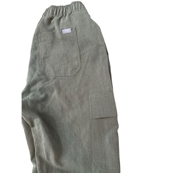 FIGS Men's Olive Green Elmina Collared Top & Kauro Cargo Scrub Pants Size XS - Picture 10 of 13